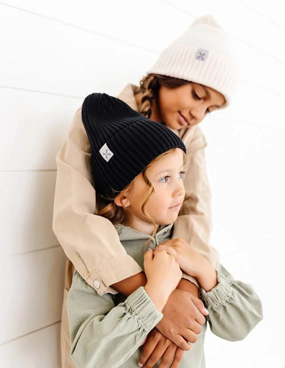 Black Ribbed Cuff Beanie - Image 3